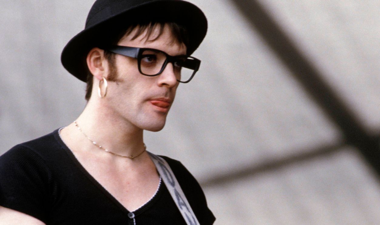 UNSPECIFIED - JANUARY 01: Photo of Richey EDWARDS and MANIC STREET PREACHERS; Richey Edwards performing live onstage