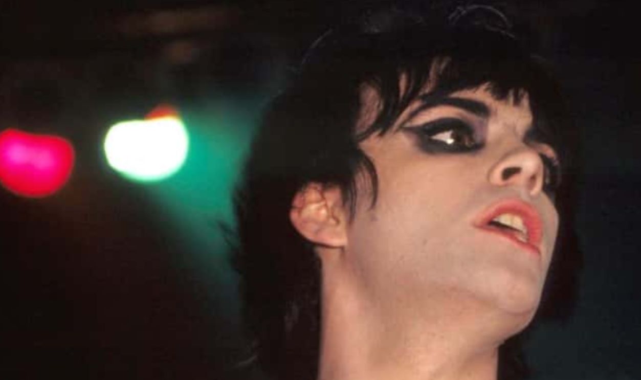 UNITED KINGDOM - FEBRUARY 20: ASTORIA Photo of Richey EDWARDS and MANIC STREET PREACHERS, Richey Edwards performing live onstage