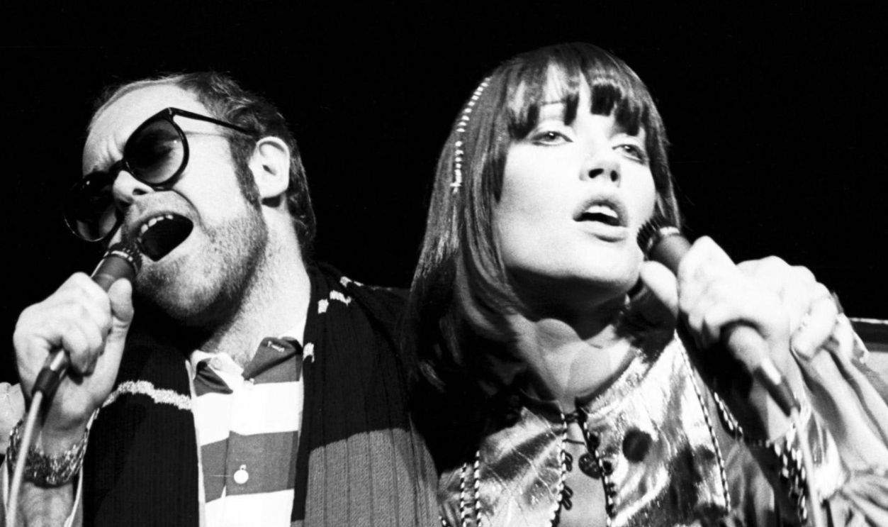 UNITED KINGDOM - DEC 02: ROYAL ALBERT HALL Photo of Kiki DEE and Elton JOHN, Elton John and Kiki Dee performing on stage 