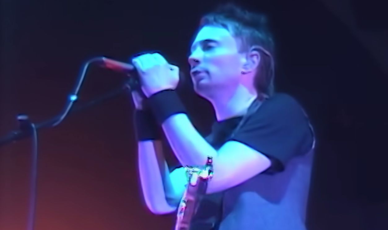  Screenshot from Hail to the Thief (2003)