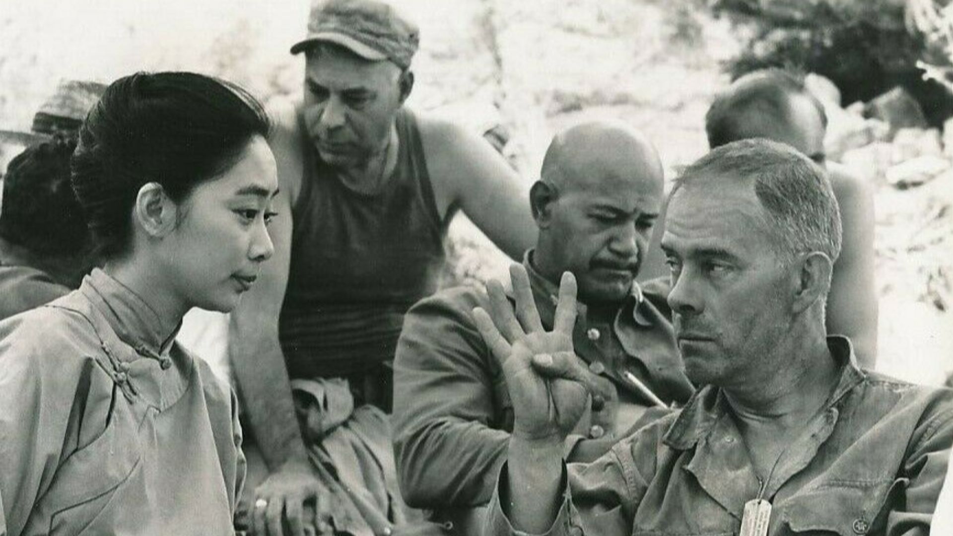 Press photo of Lisa Lu interviewing Harry Morgan for the 1960 film The Mountain Road