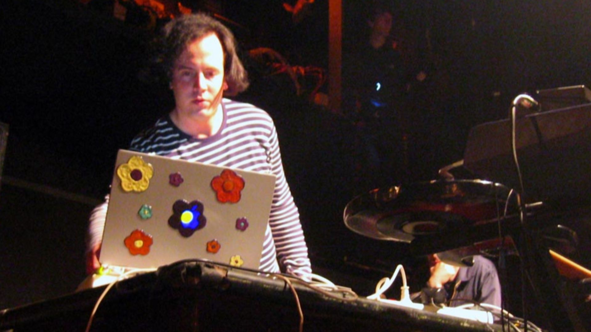 Ulrich Schnauss performing on the stage