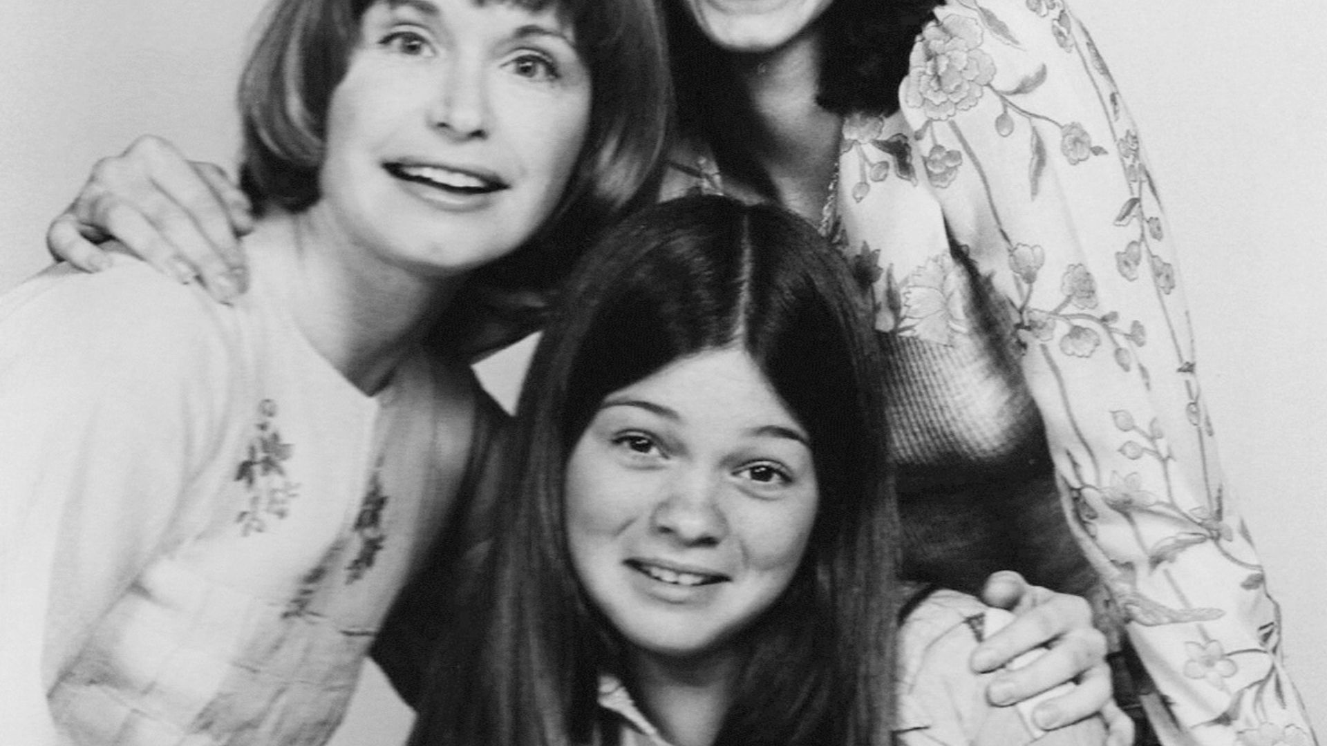 Photo of the female cast members of the television series One Day at a Time.  Clockwise from left: Bonnie Franklin (Ann Romano), Mackenzie Phillips (Julie Cooper), and Valerie Bertinelli (Barbara Cooper).