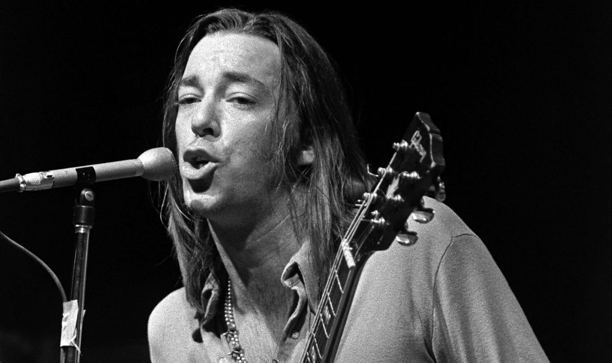 SAN FRANCISCO - JULY 19: Singer songwriter Boz Scaggs performs on KGO TV on July 19, 1970 in San Francisco, California. 