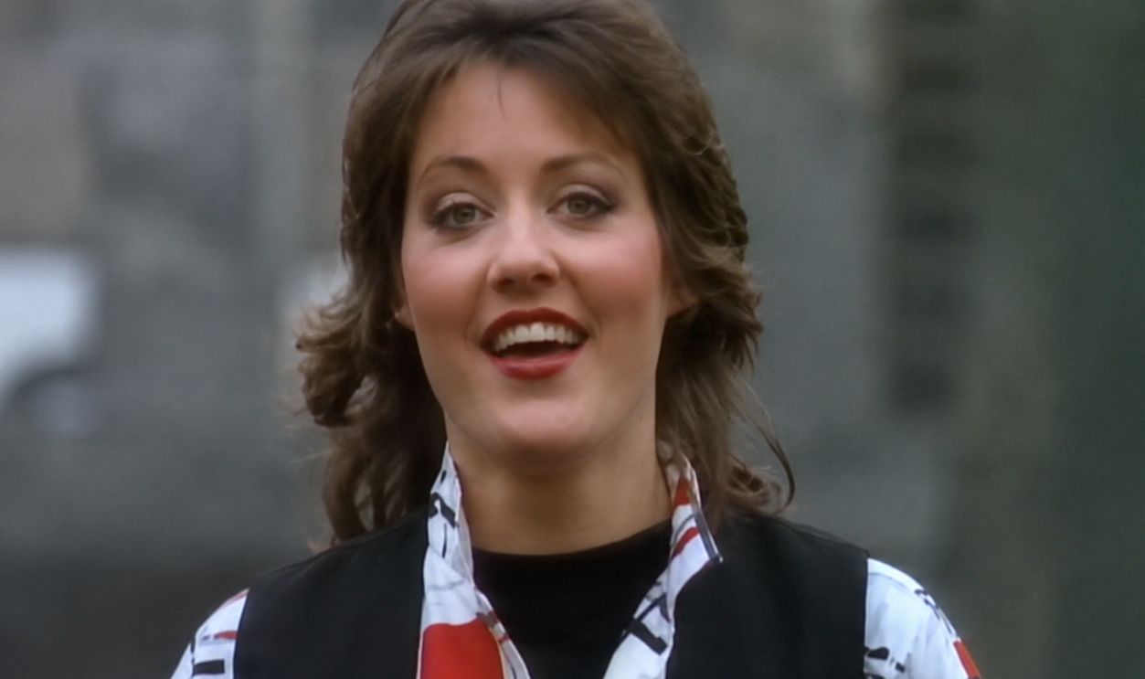 Screenshot from Walking on Sunshine (1985)