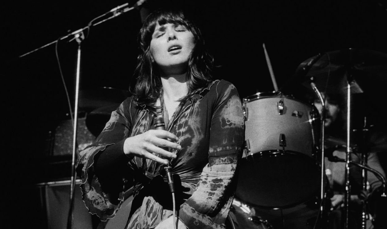Ann Wilson of Heart performs on stage at New Victoria Theatre, London, United Kingdom, December 1976.