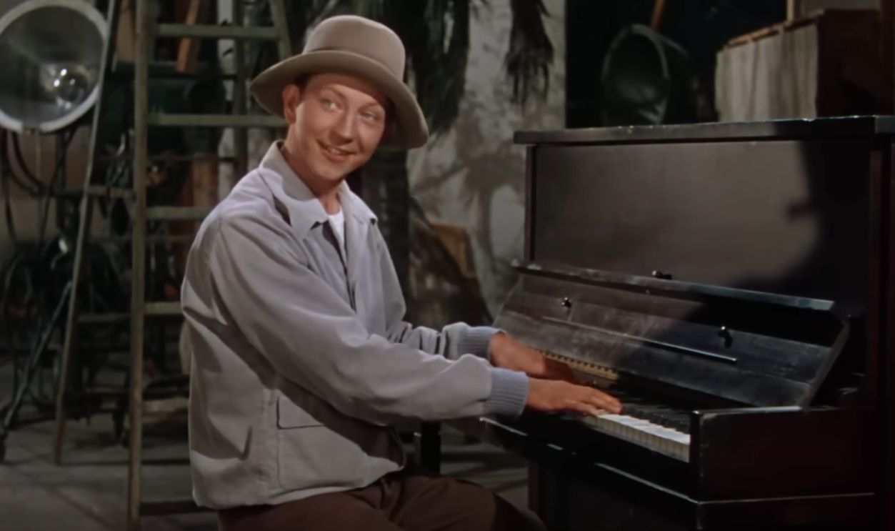 Screenshot from Singin’ in the Rain (1952)