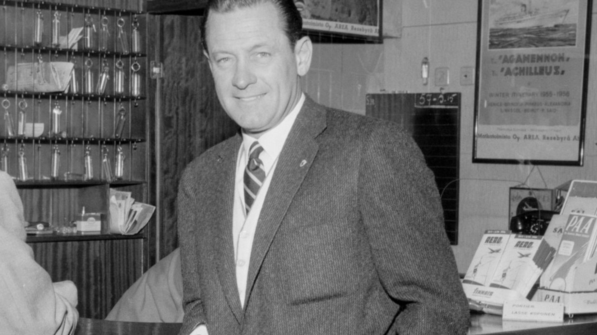 Photograph of the American actor William Holden (1918–1981) during his visit to Finland, here in the lobby of Palace Hotel, Helsinki.