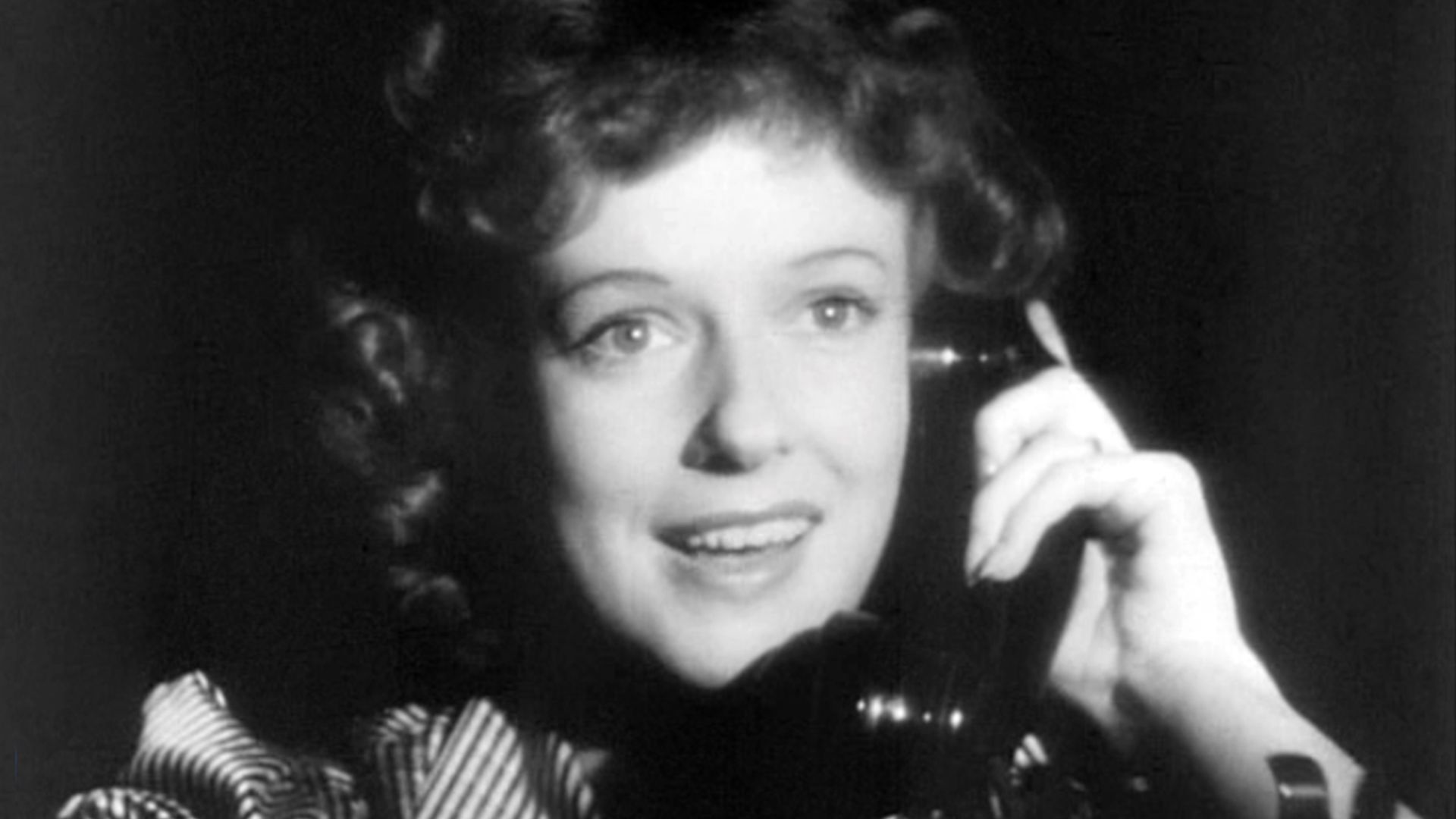 Screenshot of en:Dorothy Comingore from the Citizen Kane trailer