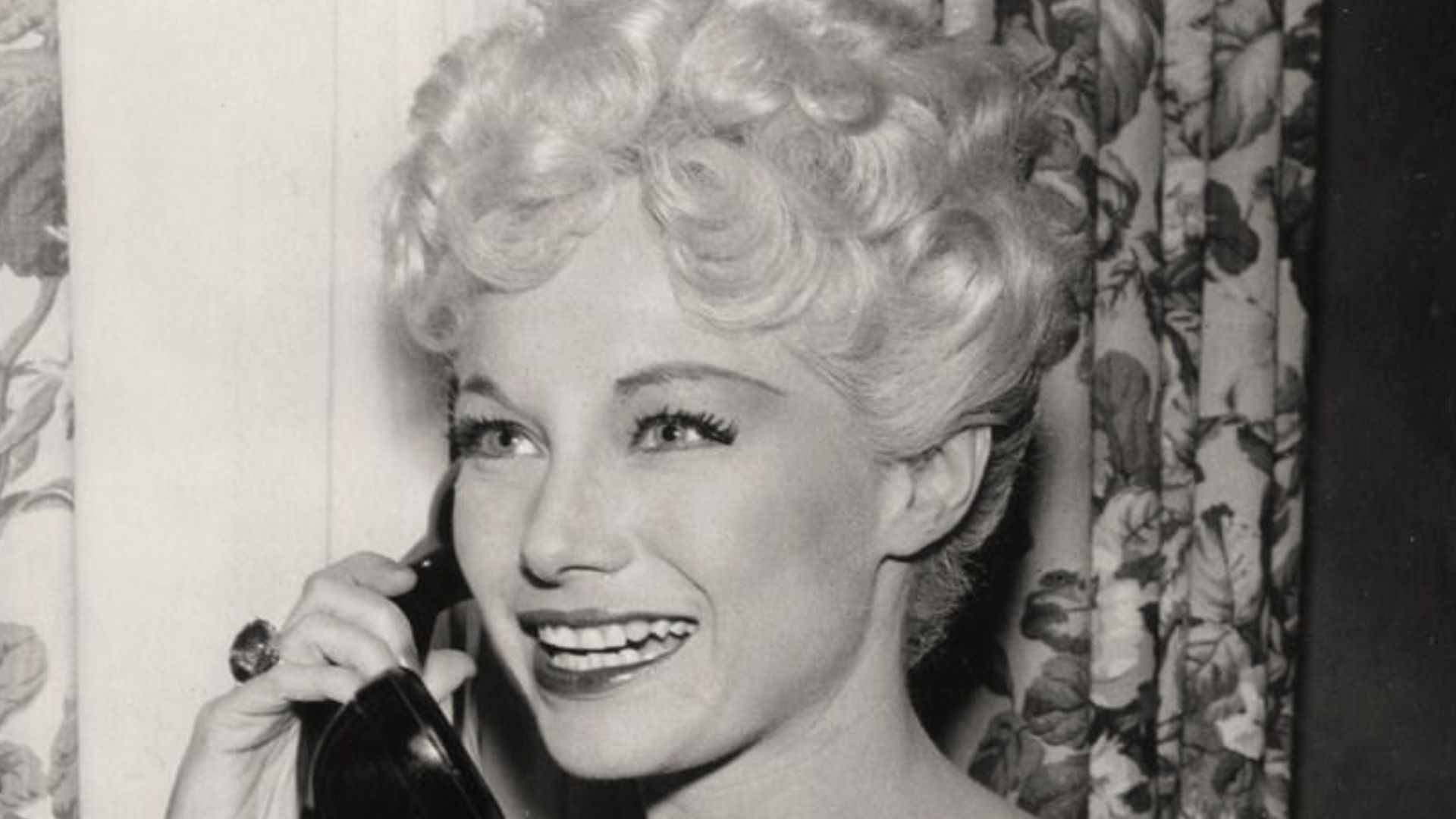 Joyce Jameson in the TV series General Electric Theater, episode Blaze of Glory - publicity still (original image damaged, modified and cropped)