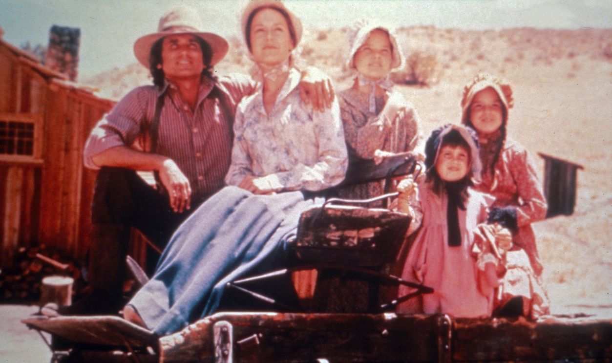 Getty Images - 1262784677 - Little House On The Prairie, Michael Landon, Karen Grassle, Melissa Sue Anderson, Melissa Gilbert, Lindsay Greenbush.