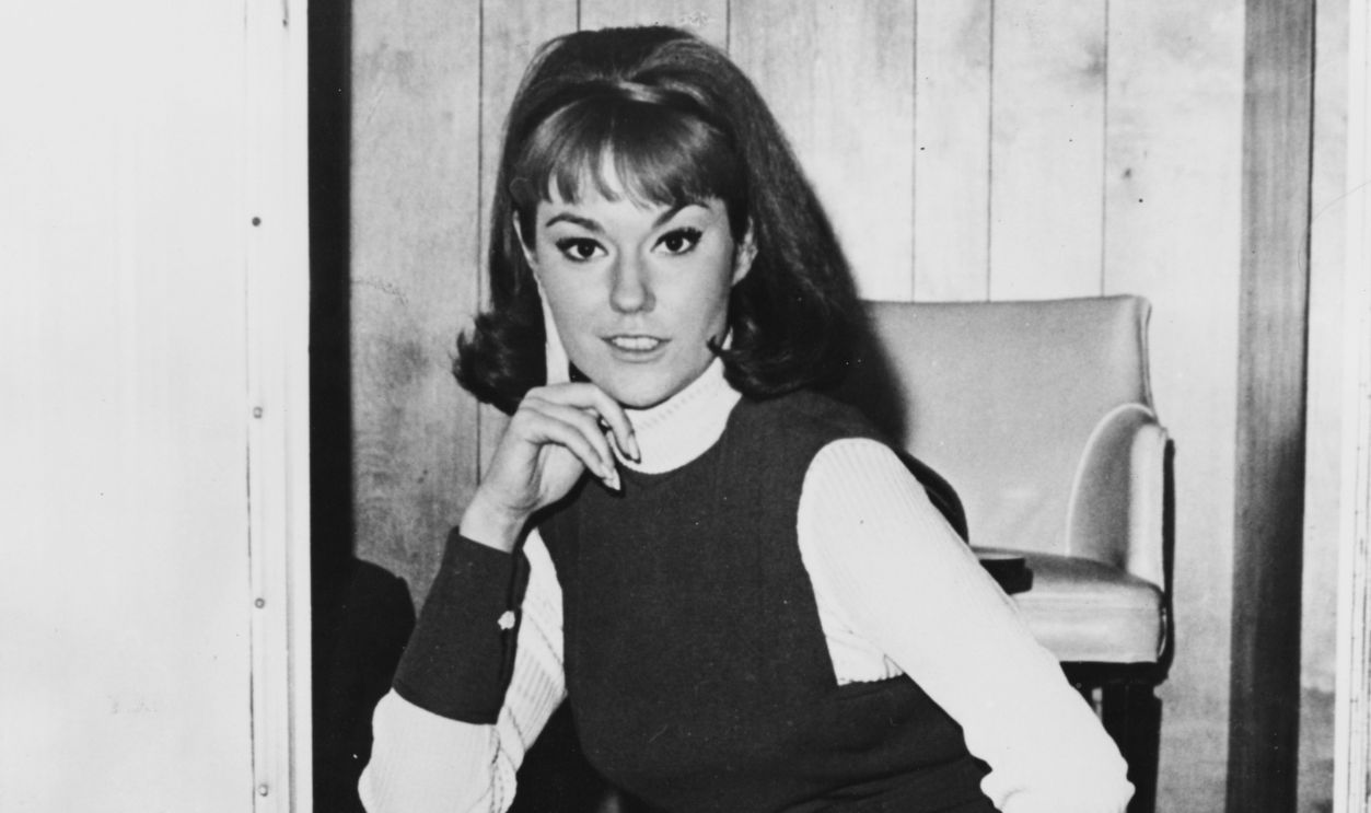 Getty Images - 575412365 - Portrait of actress Barbara Rhoades, who was recently discovered by producer Stan Margulies and is soon to star in the film 'Don't Just Stand There', July 5th 1967.