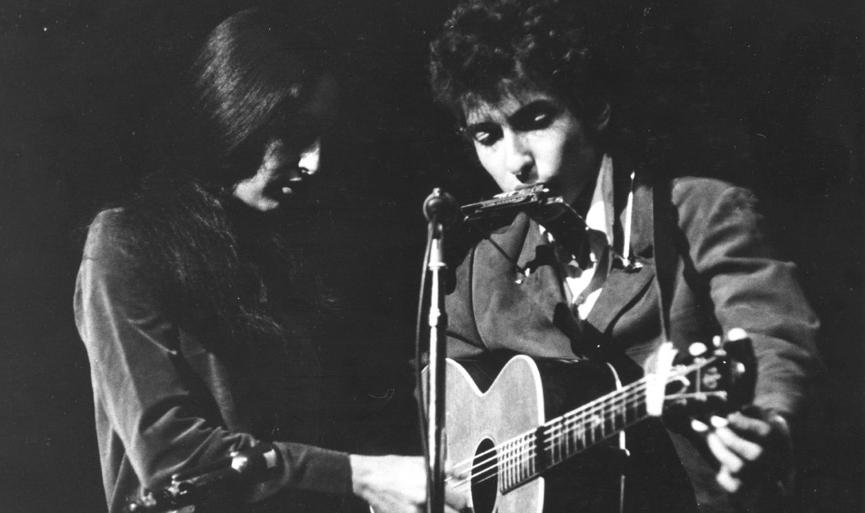 1963: Bob Dylan and Joan Baez perform together onstage in 1963. 