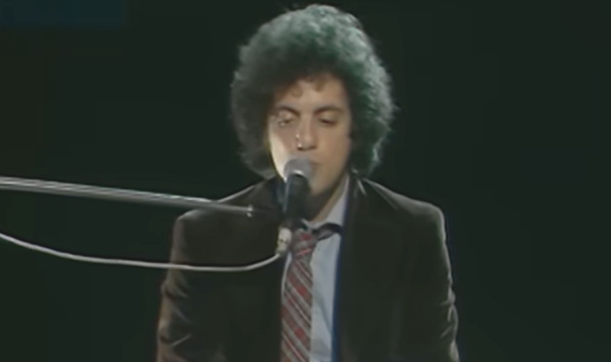 Screenshot from Just the Way You Are (1977)