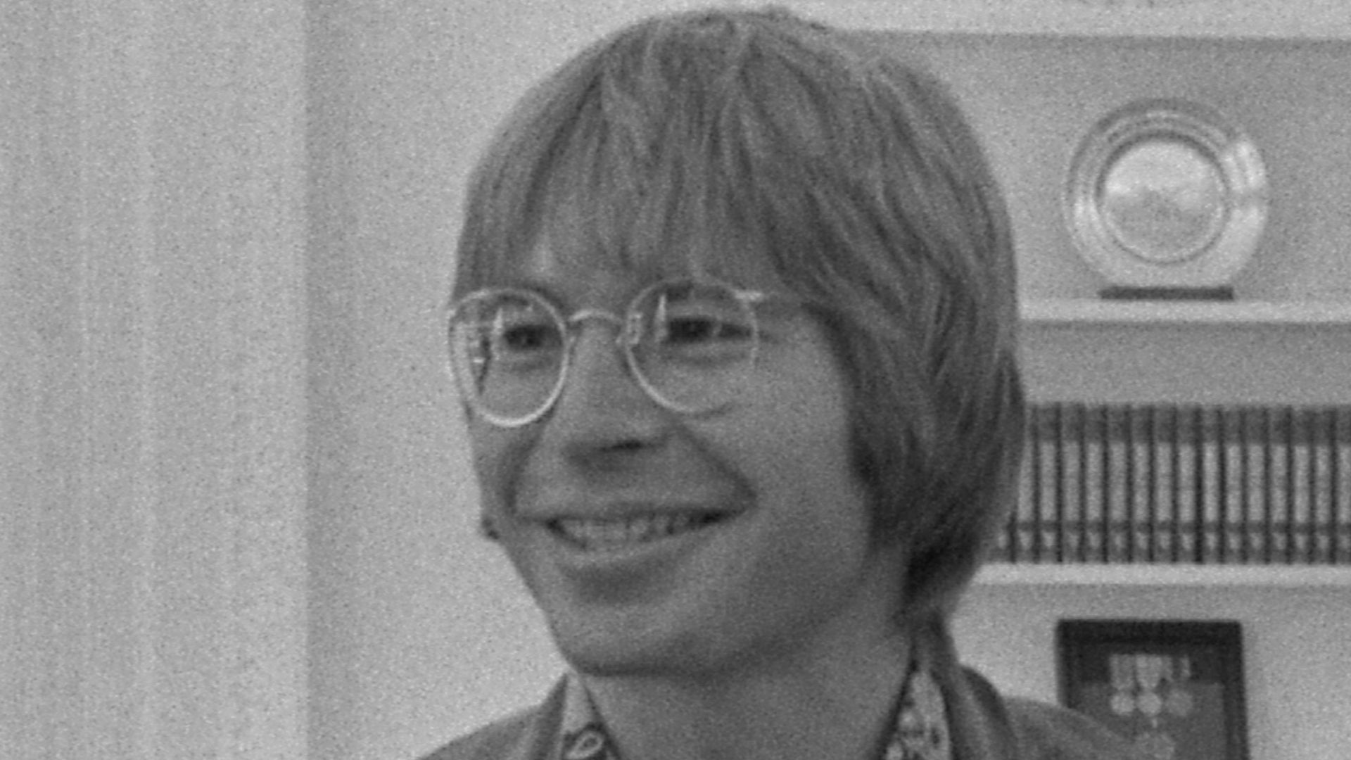 File:Photograph of President Gerald R. Ford Shaking Hands with Singer John Denver in the Oval Office - NARA - 7518536.jpg