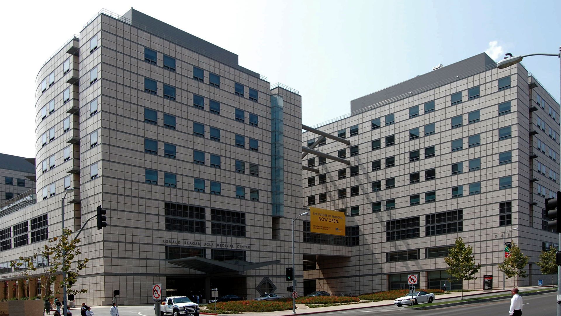The new UCLA Ronald Reagan Medical Center, from the south-west looking across Westwood Bl.