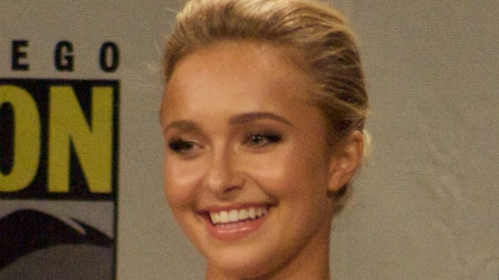 Hayden Panettiere at the Heroes panel, comic-con 2008.