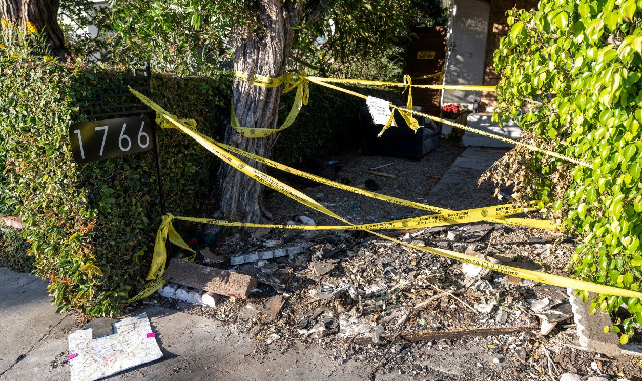 Getty Images - 1414651789 - The scene where actress Anne Heche crashed a car into a house on August 5, as seen one week later on August 12, 2022 in Mar Vista, California. Heche died on August 12 at age 53 of injuries sustained in the crash.