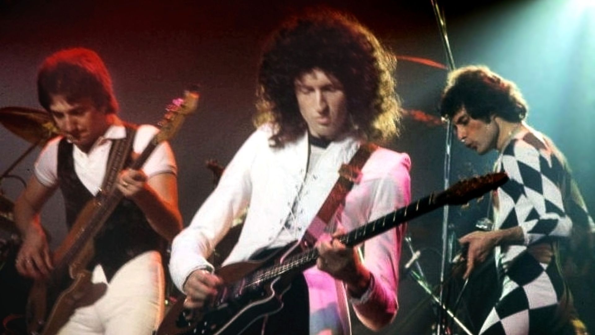 Queen performing in New Haven, CT.
