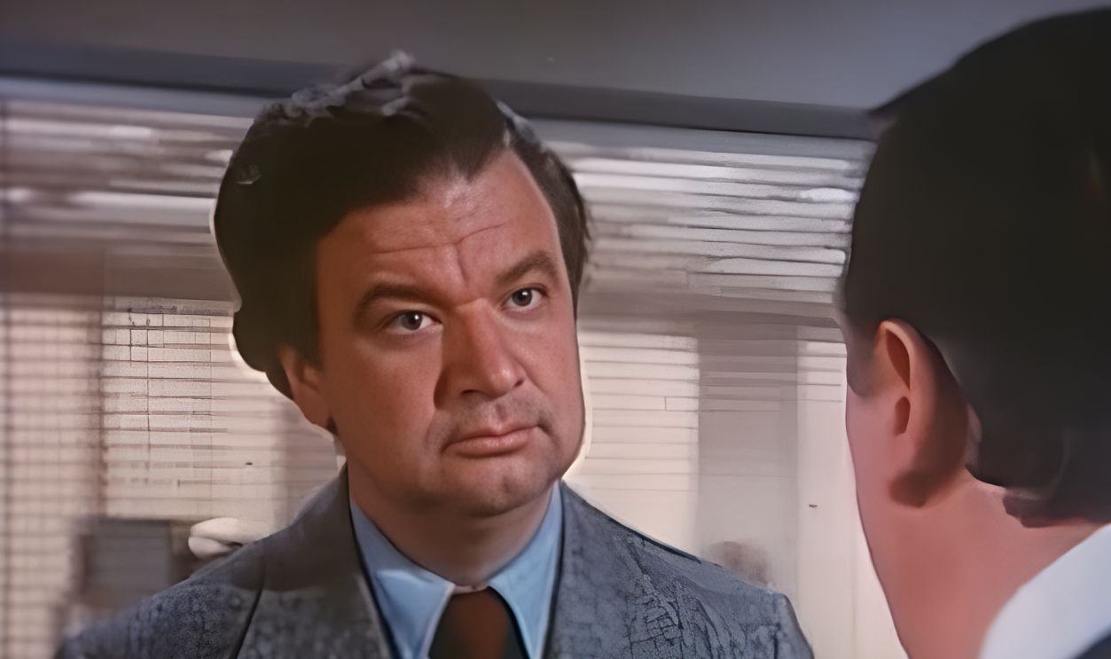 Screenshot from Holmes & Yoyo (1976–1977)