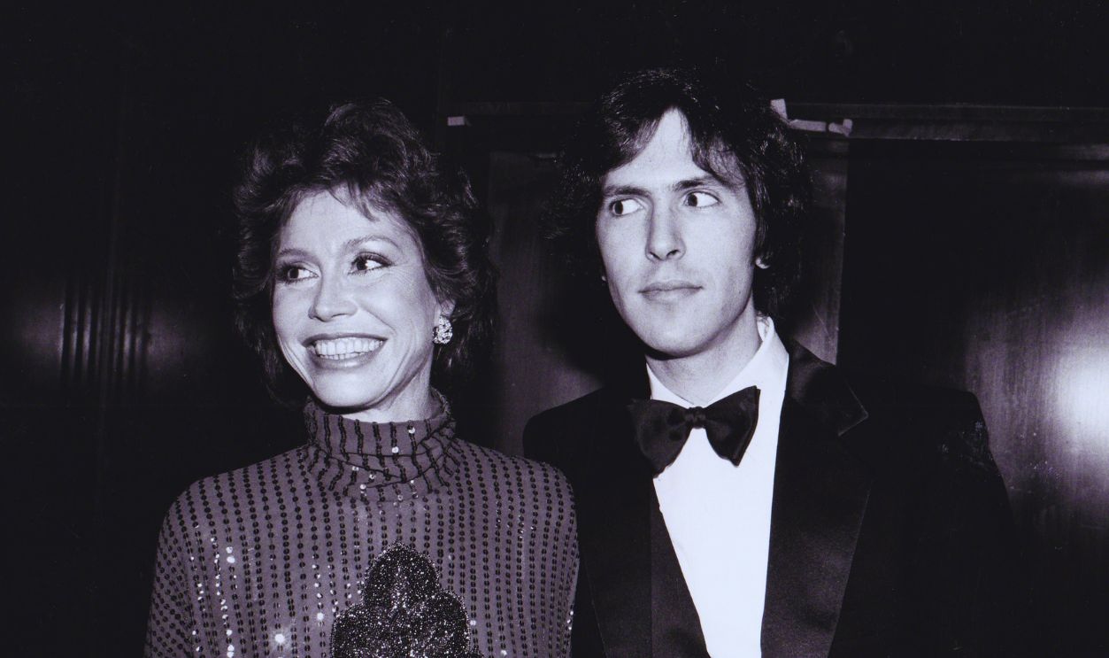 Gettyimages - 695912135, Mary Tyler Moore and boyfriend Dr. Robert Levine