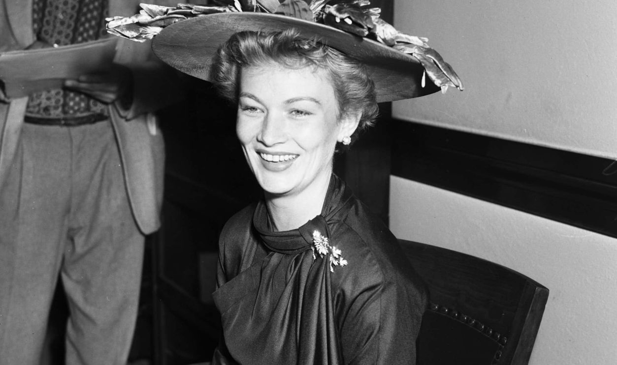 Veronica Lake at court
