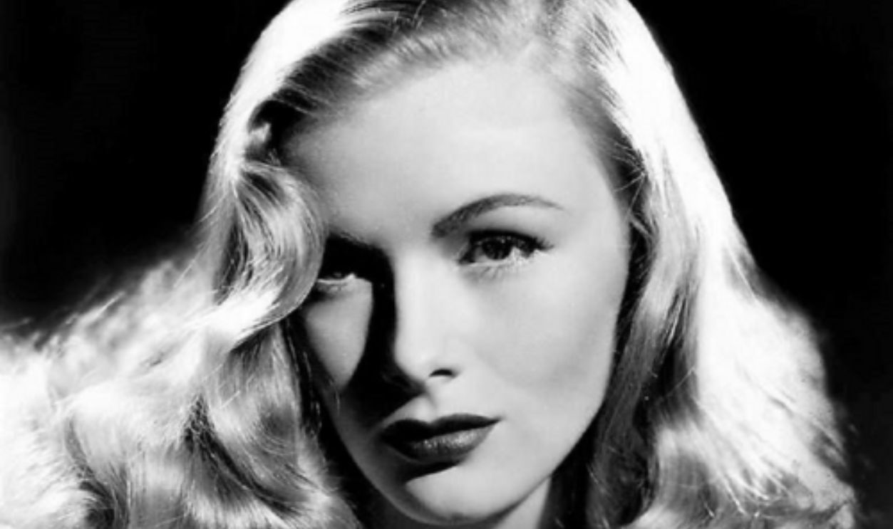 Publicity photo of Veronica Lake for I Wanted Wings, 1941