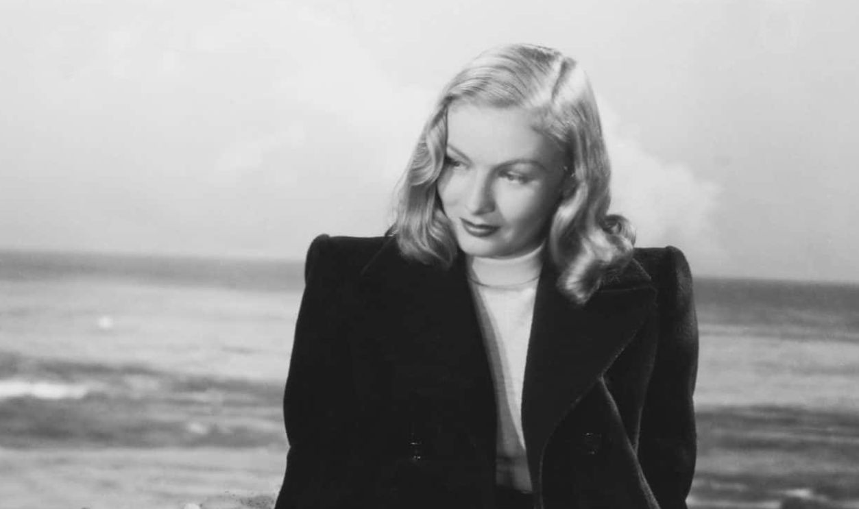 Alan Ladd as Johnny Morrison and Veronica Lake as Joyce Harwood