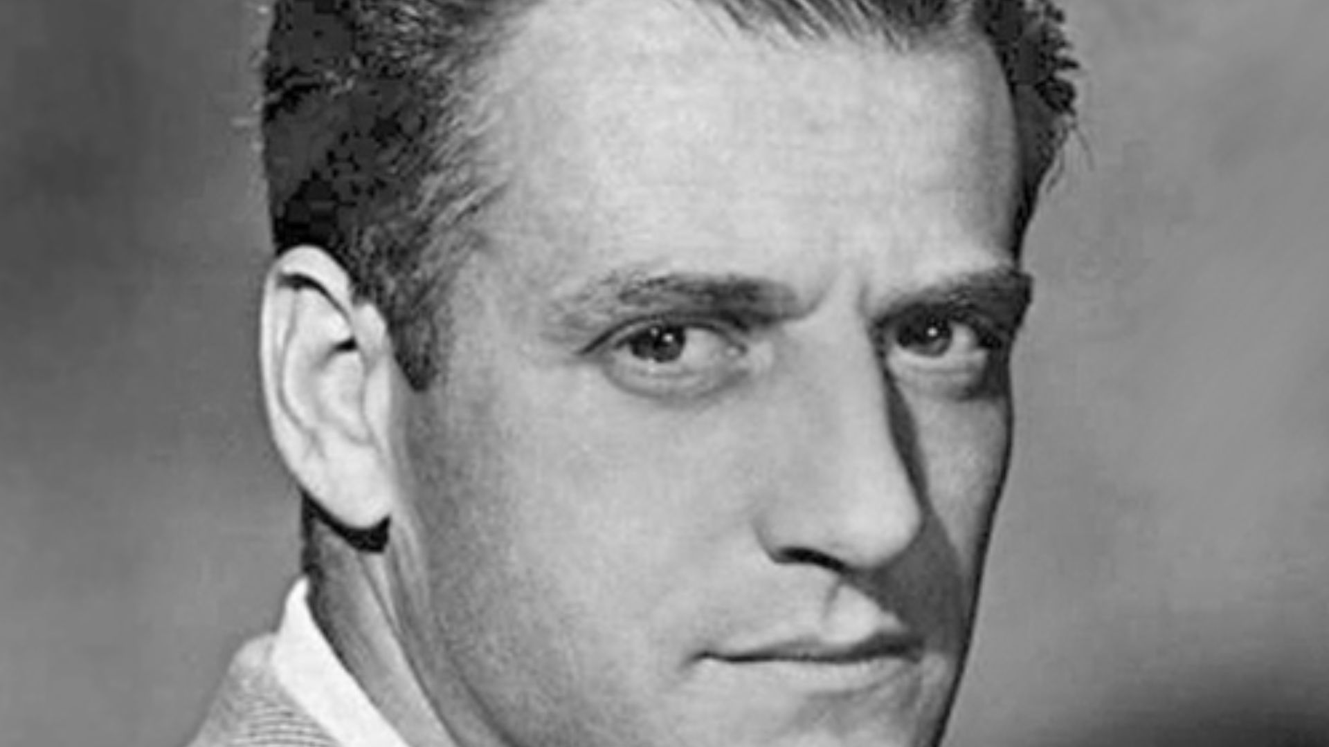 Publicity photo of Stanley Kramer