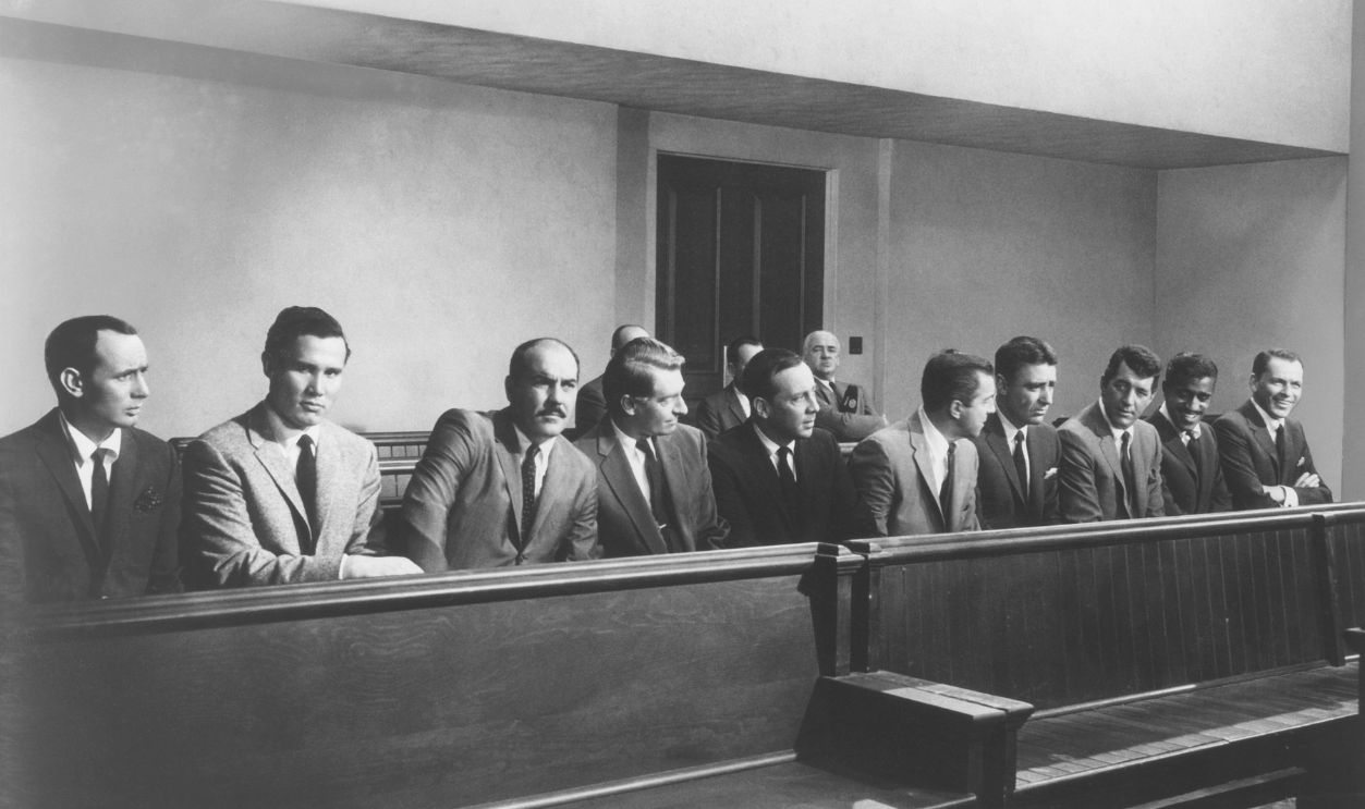 Getty Images - 2271172187 - 'Ocean's Eleven' 1960 Dean Martin, Frank Sinatra, Sammy Davis Jr, Joey Bishop, Henry Silva, Richard Benedict, Clem Harvey, Norman Fell, Buddy Lester, Peter Lawford in court scene 'Ocean'.