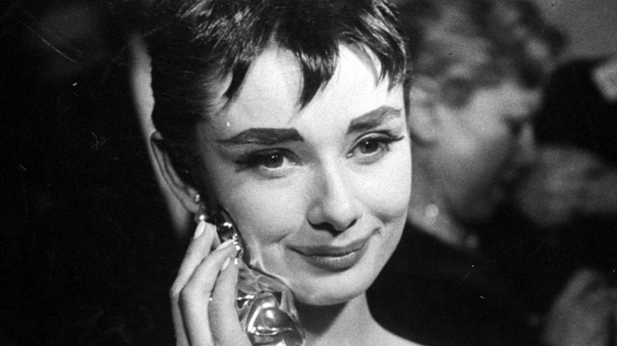 Promotional photo of Audrey Hepburn with Oscar - 1954