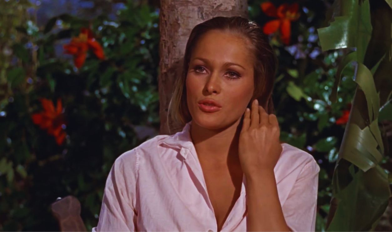 Screenshot from Dr. No (1962)