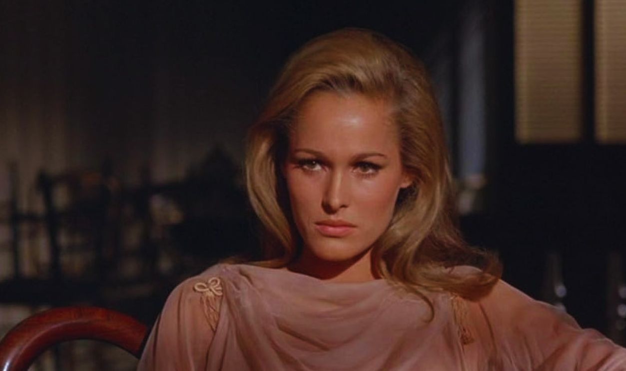 Screenshot from 4 for Texas (1963)