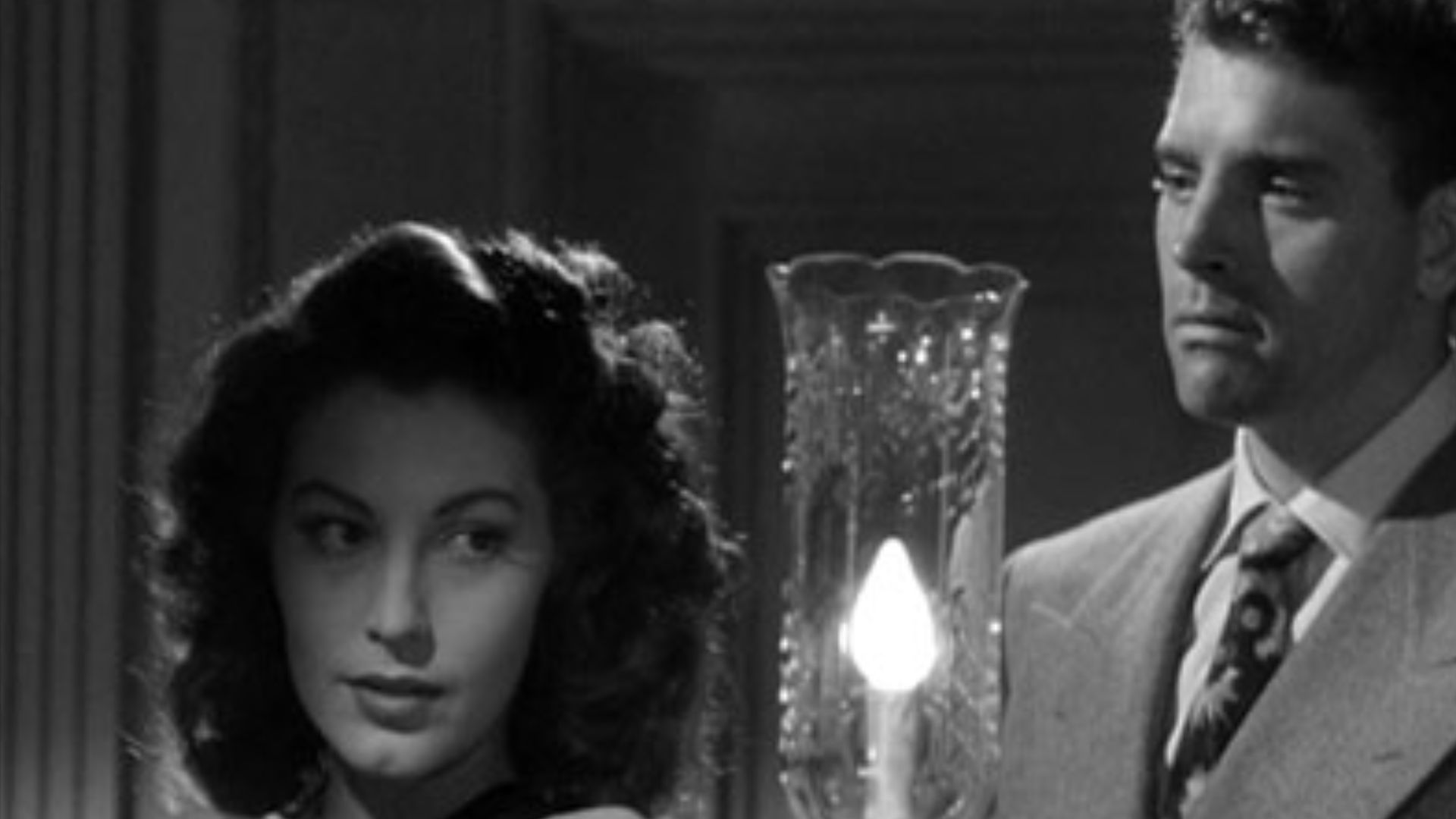 Screenshot of Ava Gardner and Burt Lancaster from the trailer for the film The Killers.