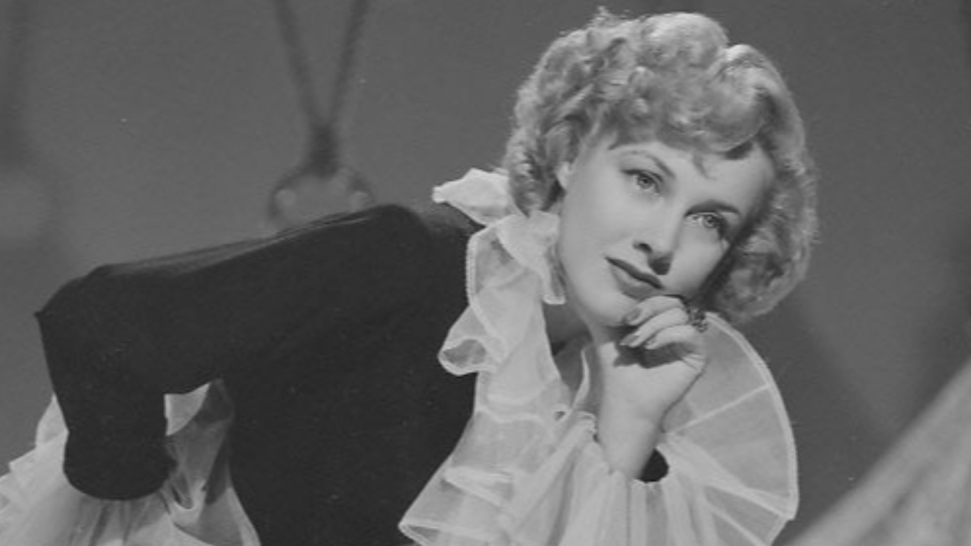 Kay Williams in 1943 studio headshot