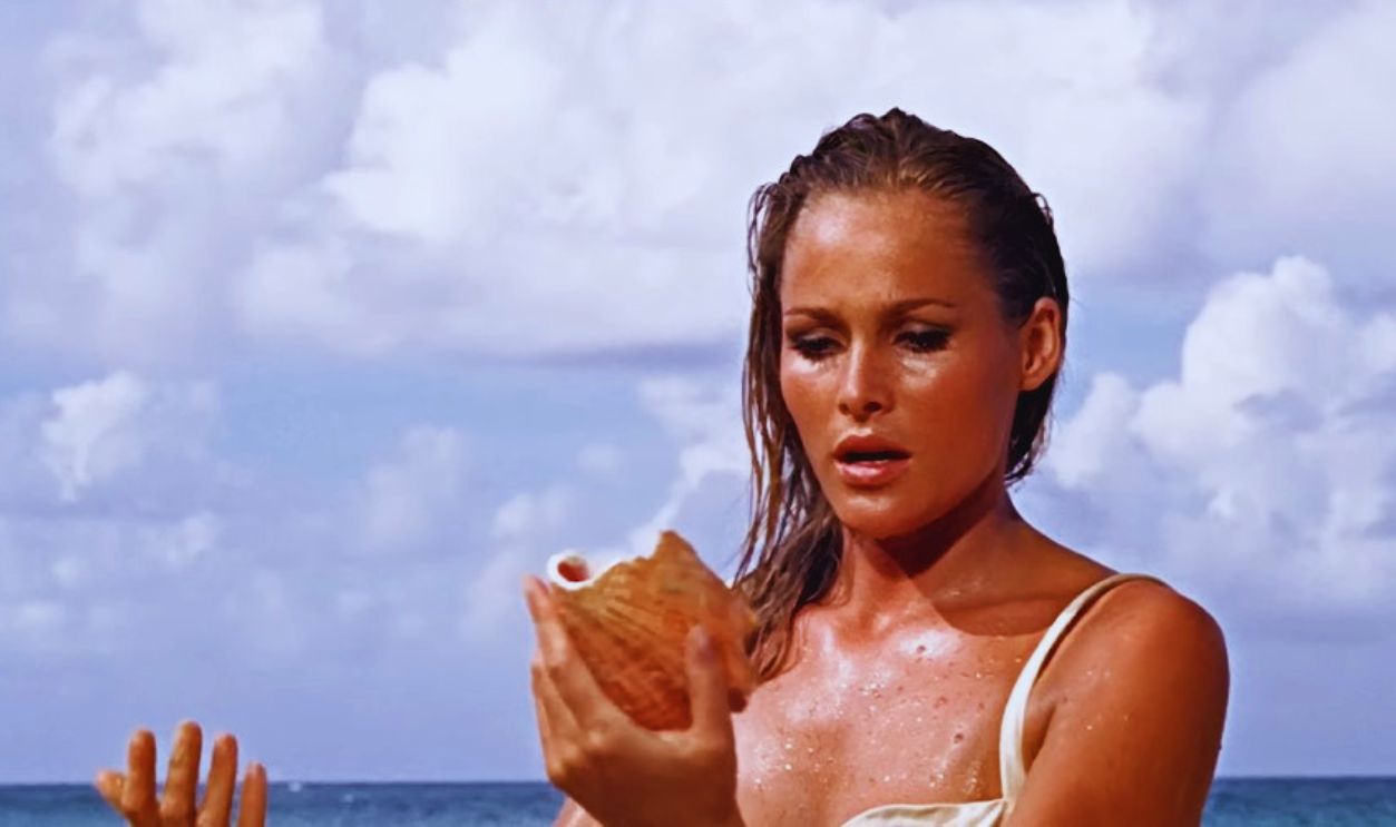 Screenshot from Dr. No (1962)