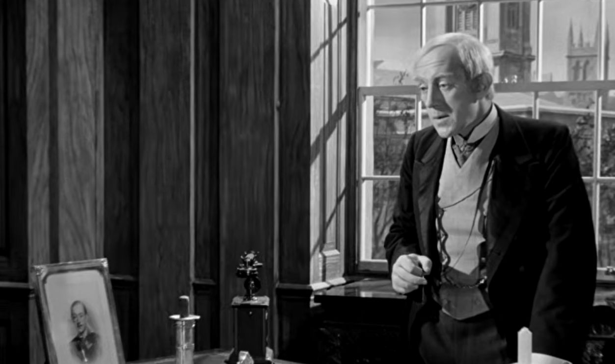 Screenshot from Kind Hearts and Coronets (1949)