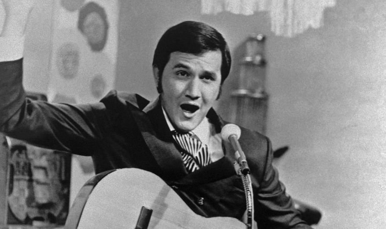 (Original Caption) Roger Miller, winner of five Grammy Awards, brings his very popular songs to Knott's Berry Farm's John Wayne Theater, Friday night, July 14, 1972.