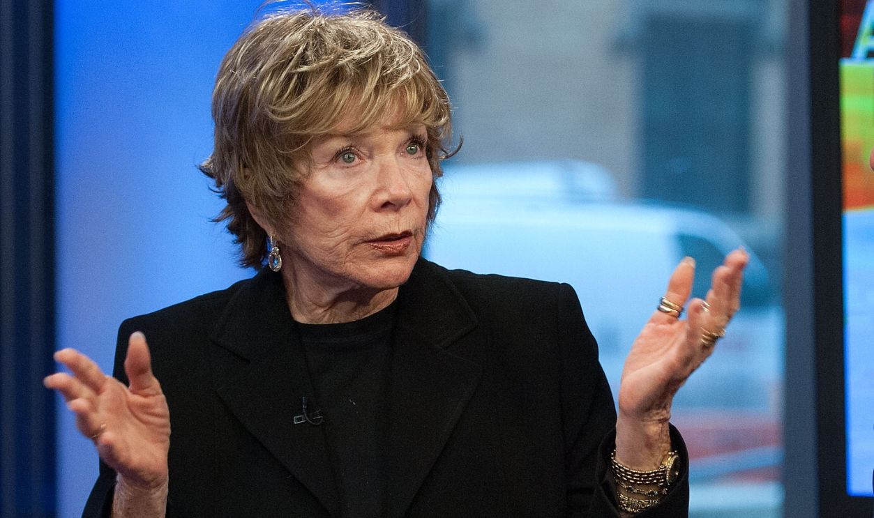 Geraldo Rivera (R) interviews Shirley MacLaine during her visit to FOX News Channel's America's News Headquarters at FOX Studios on November 14, 2013 in New York City