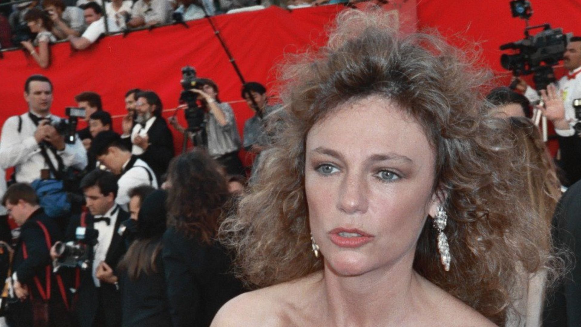 Jaqueline Bisset on the red carpet at the 1989 Academy Awards, March 29, 1989 - Permission granted to copy, publish, broadcast or post but please credit