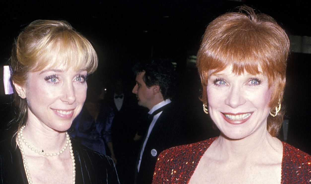 Actress Shirley MacLaine and daughter Sachi Parker attend Irving Berlin's 100th Birthday Celebration on May 11, 1988 at Carnegie Hall in New York City.