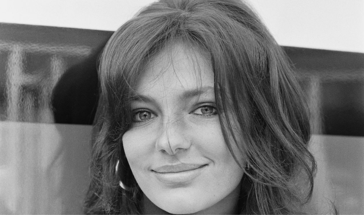 English actress Jacqueline Bisset leaves London Airport to make a film in Berlin, 29th June 1966.