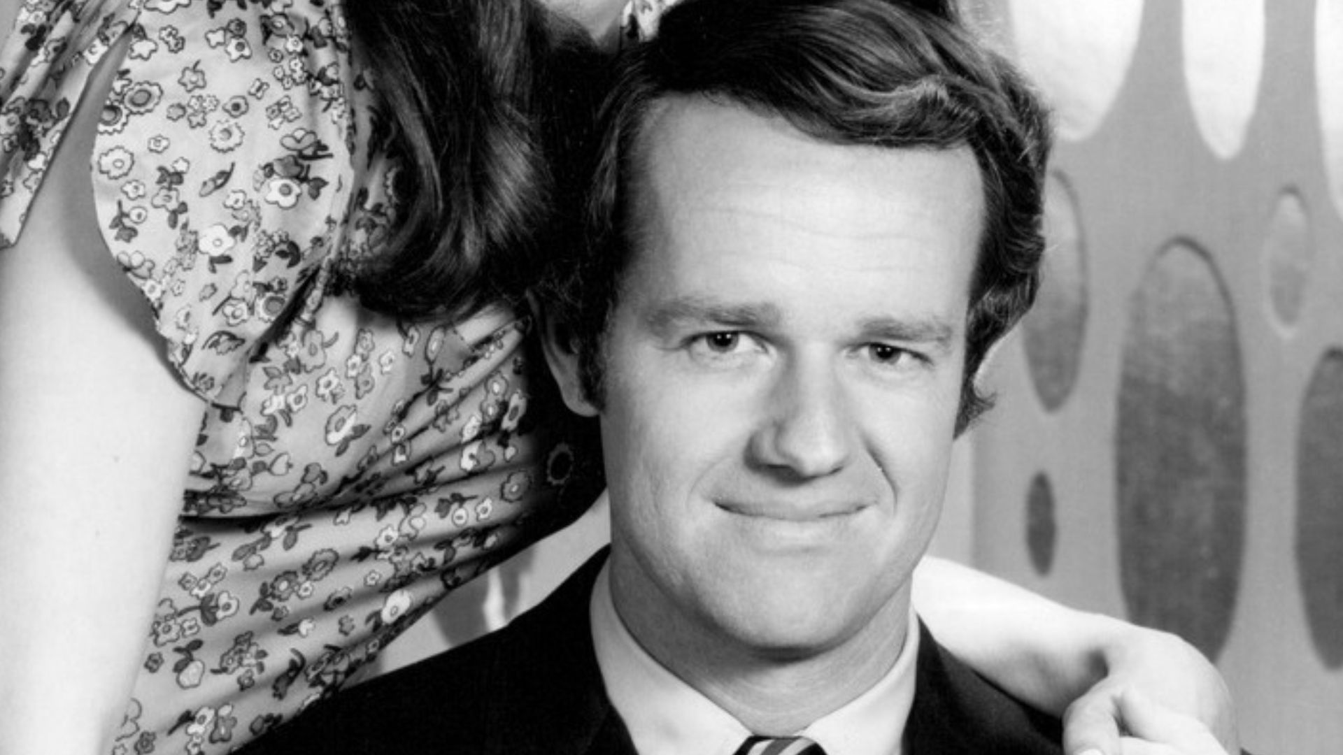 Mike Farrell and Elaine Giftos, as Sam and Bobbe Marsh from the television medical drama The Interns.