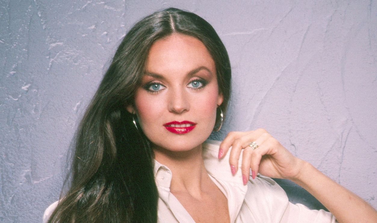 Country Singer Crystal Gayle poses for a portrait in 1986 in Los Angeles, California.