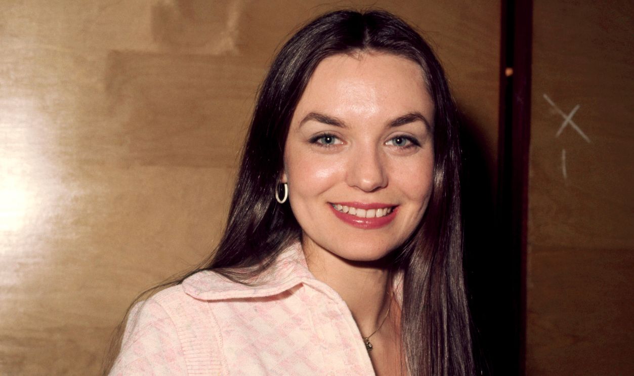 American country music singer Crystal Gayle poses for a portrait in London, England, April 14, 1977.
