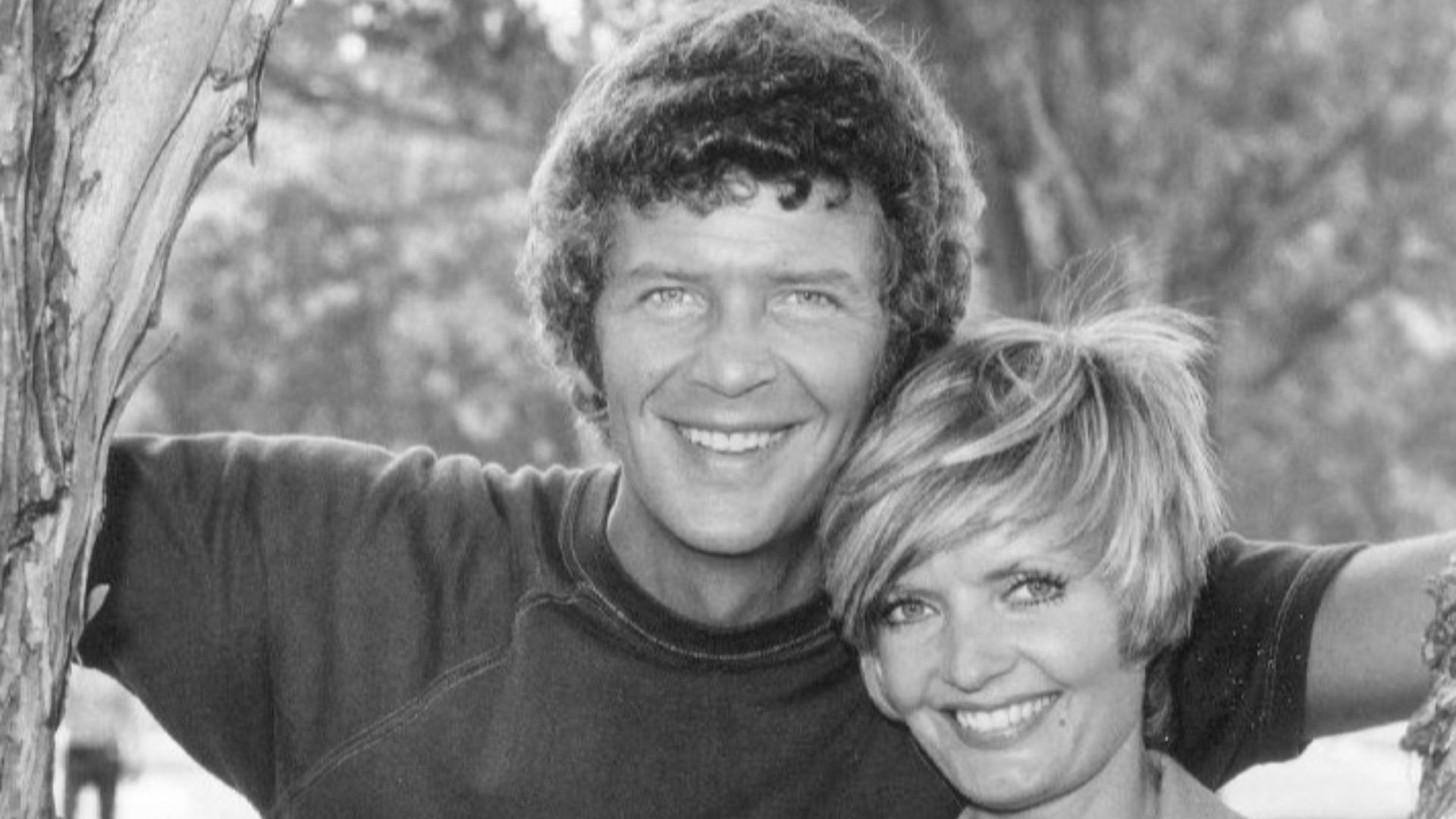 Publicity photo of American actors, Robert Reed and Florence Henderson promoting the premiere of the fifth and final season of the ABC comedy series The Brady Bunch.
