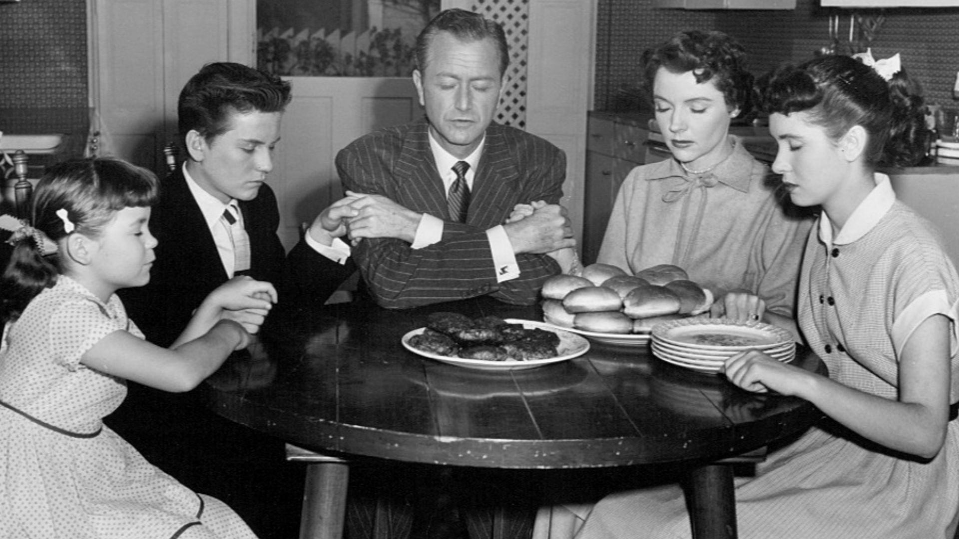 Photo of the Andersons at Thanksgiving from the television program Father Knows Best. Fro left-Lauren Chapin, Billy Gray, Robert Young, Jane Wyatt and Elinor Donahue.