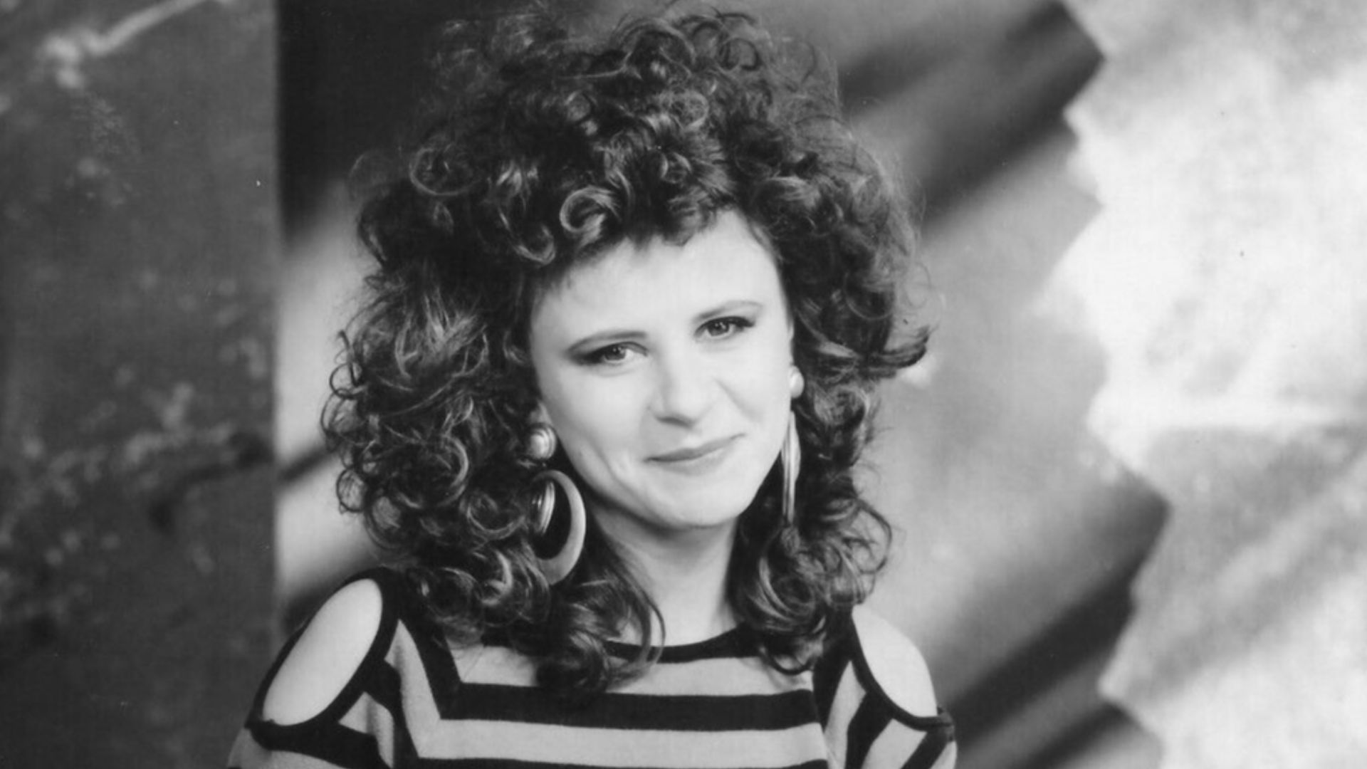 British-born and multi-talented, Tracey Ullman stars in a unique half-hour format of character comedy/variety in