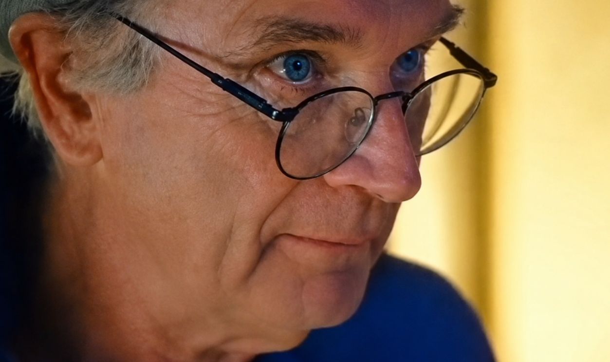 Screenshot from Gaydar (2002)