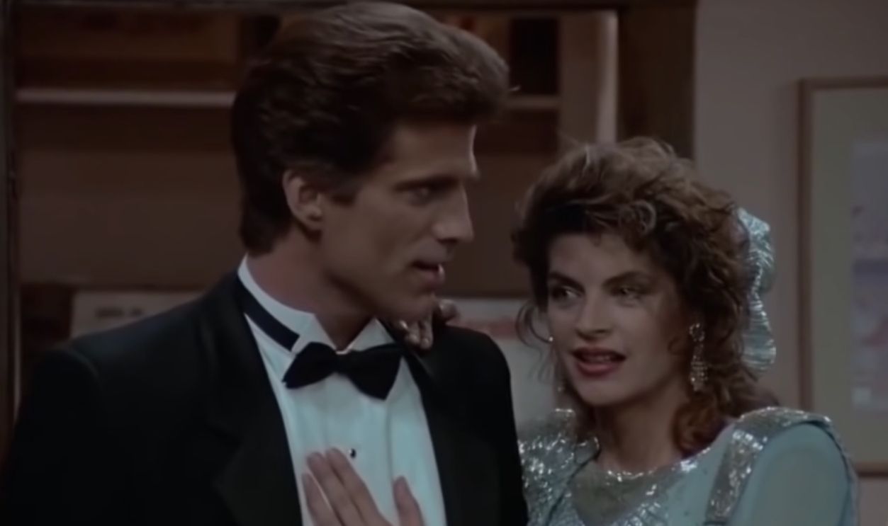 Screenshot from Cheers (1982–1993)